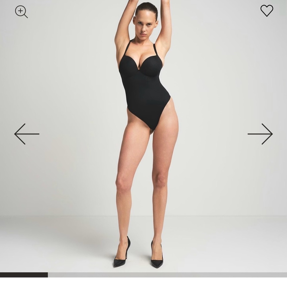 SKIMS ULTIMATE BODY PUSH-UP THONG BODYSUIT | ONYX
ONYX / L